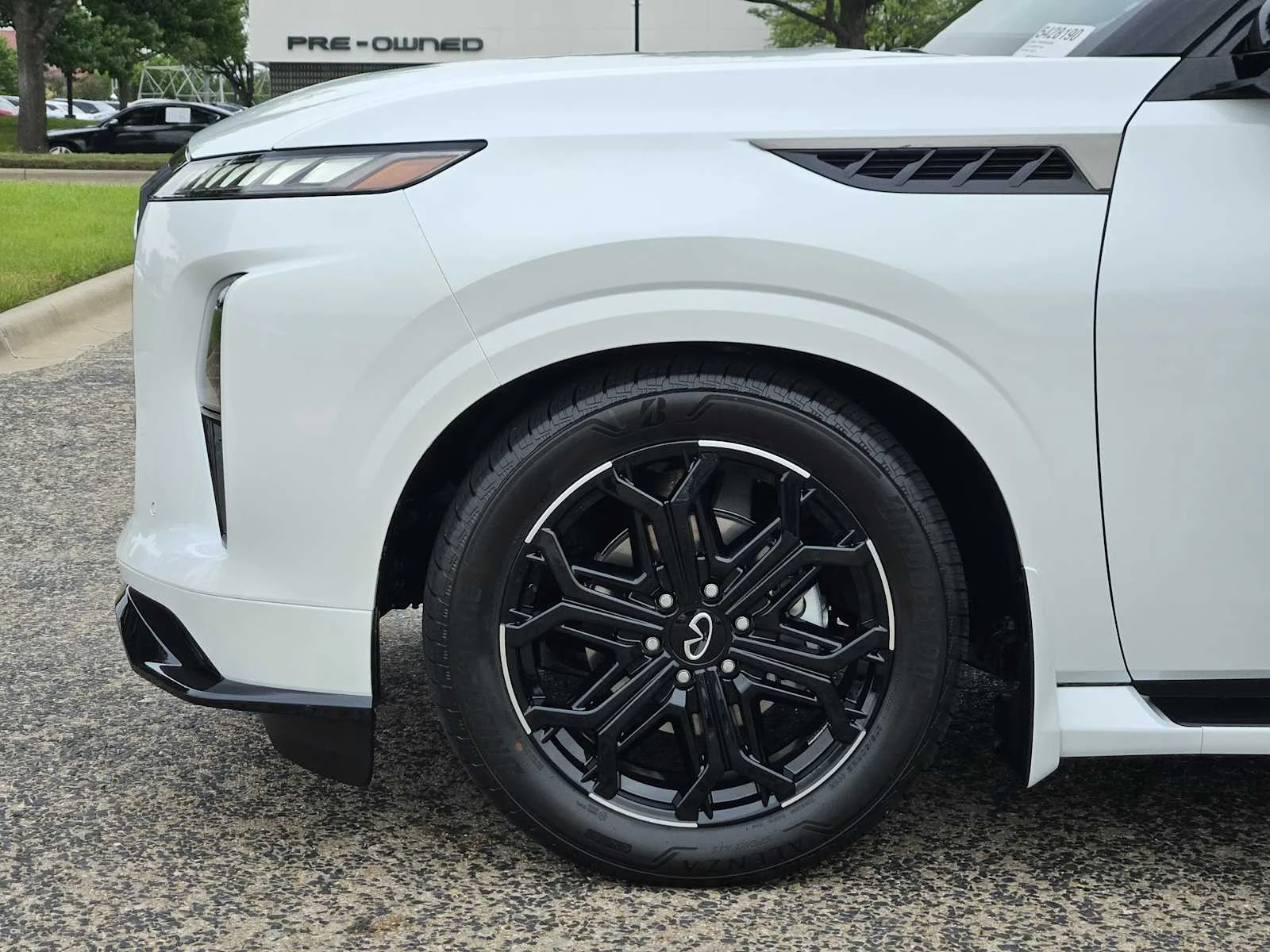 New 2026 RADIANT WHITE INFINITI Sport 4WD image 5