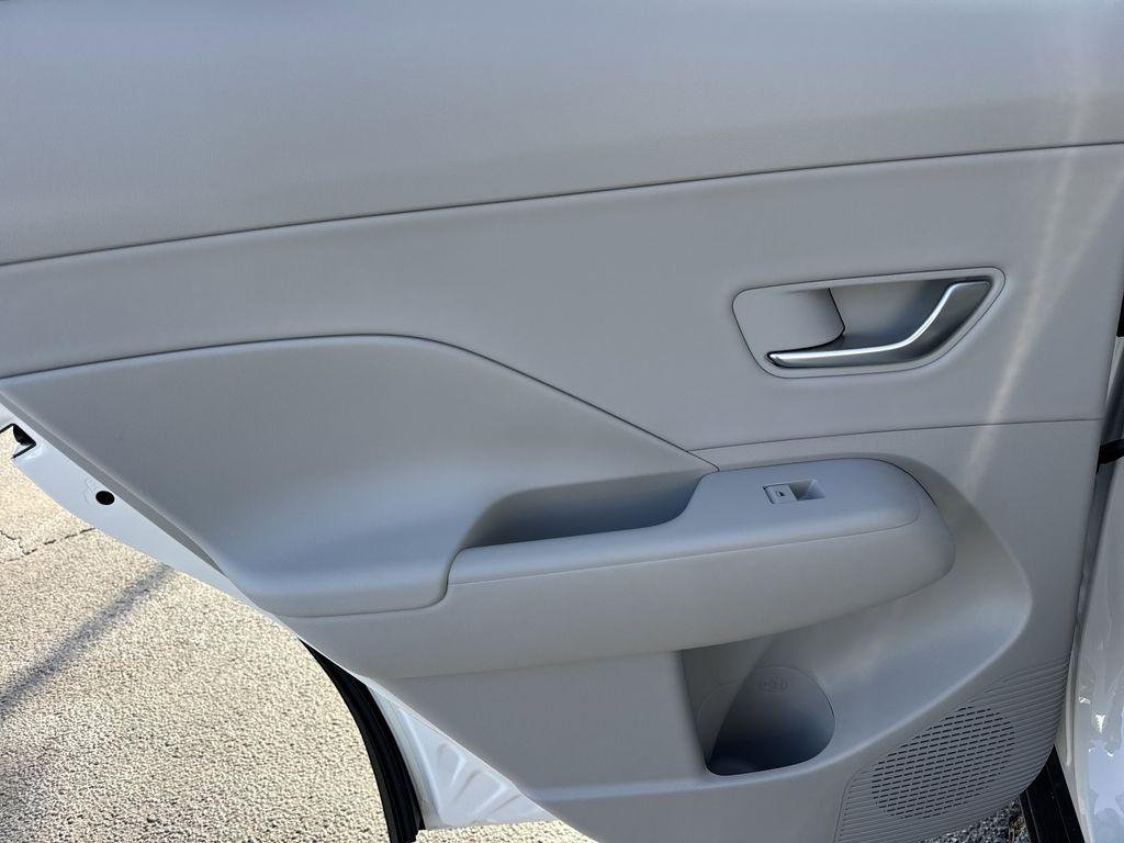 New 2026 White Hyundai SEL Premium FWD image 19