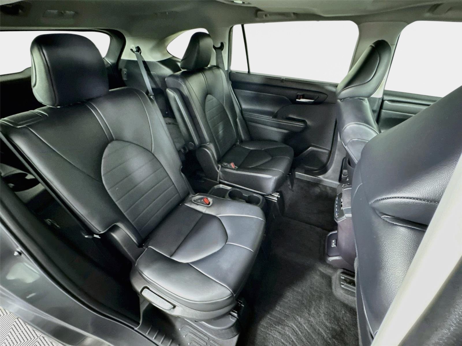 Used 2023 Magnetic Gray Metallic Toyota Hybrid XLE image 27
