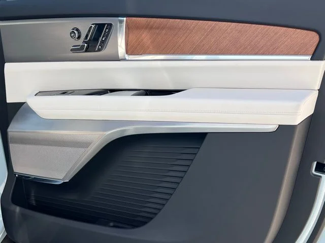 2026 Cadillac VISTIQ Sport - Photo 24