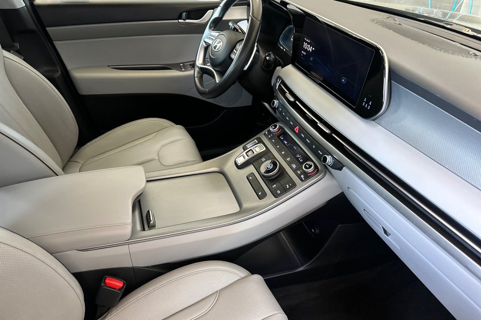 Used 2025 White Hyundai SEL image 18