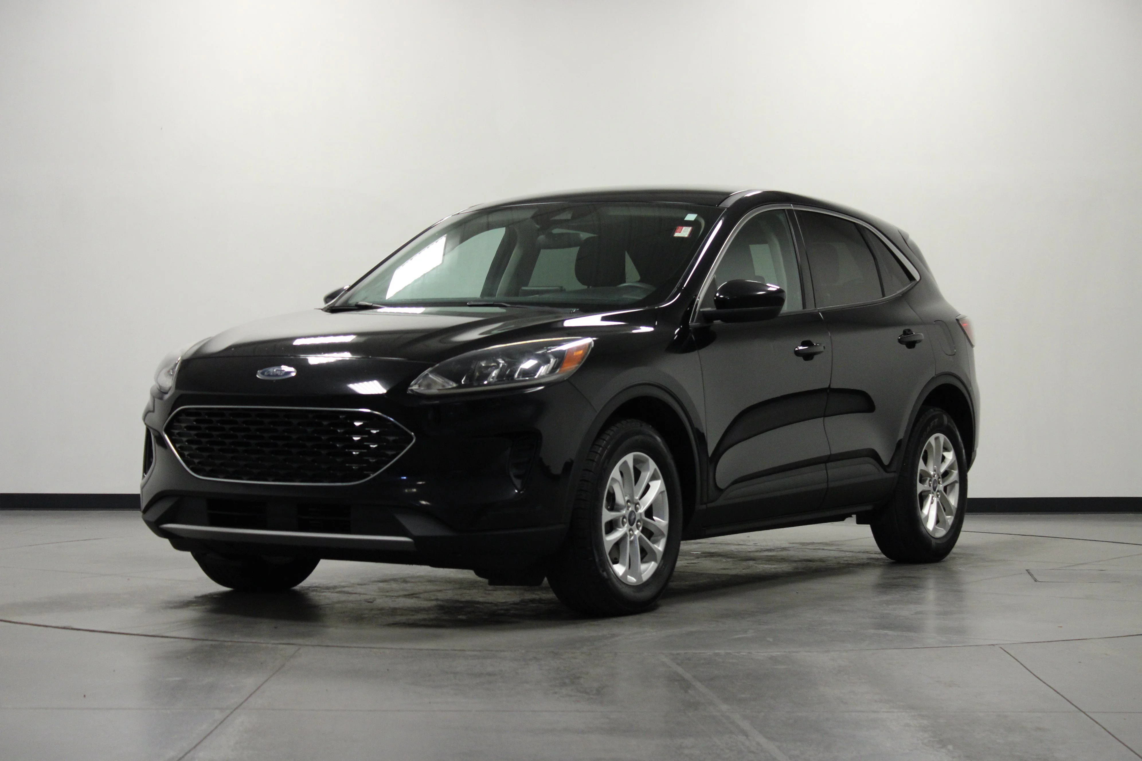 Used 2020 Black Metallic Ford SE image 8