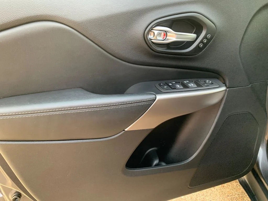 Used 2022 Gray Jeep Limited image 12