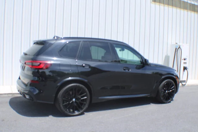 Used 2023 Black Sapphire Metallic BMW xDrive40i image 2