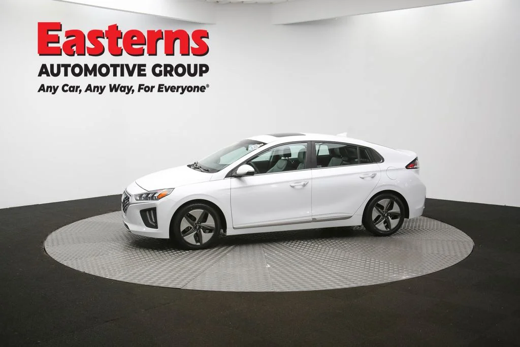 Used 2022 White Hyundai Limited image 59