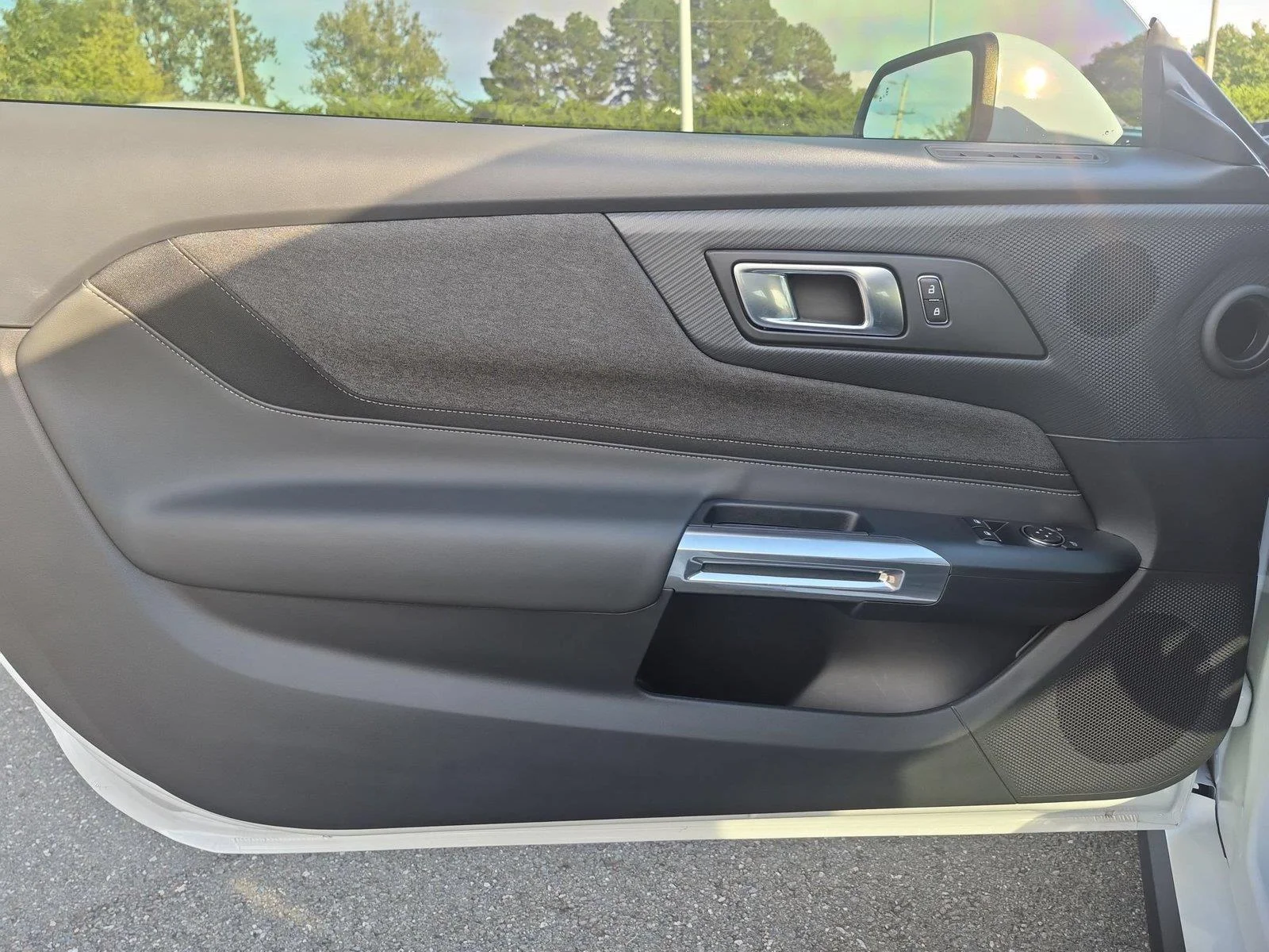 Used 2025 Oxford White Ford EcoBoost image 14