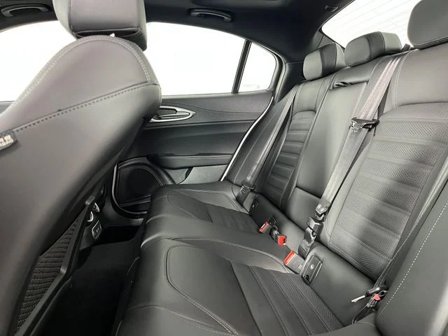 New 2026 Milano White Exterior Paint Alfa Romeo Base image 7