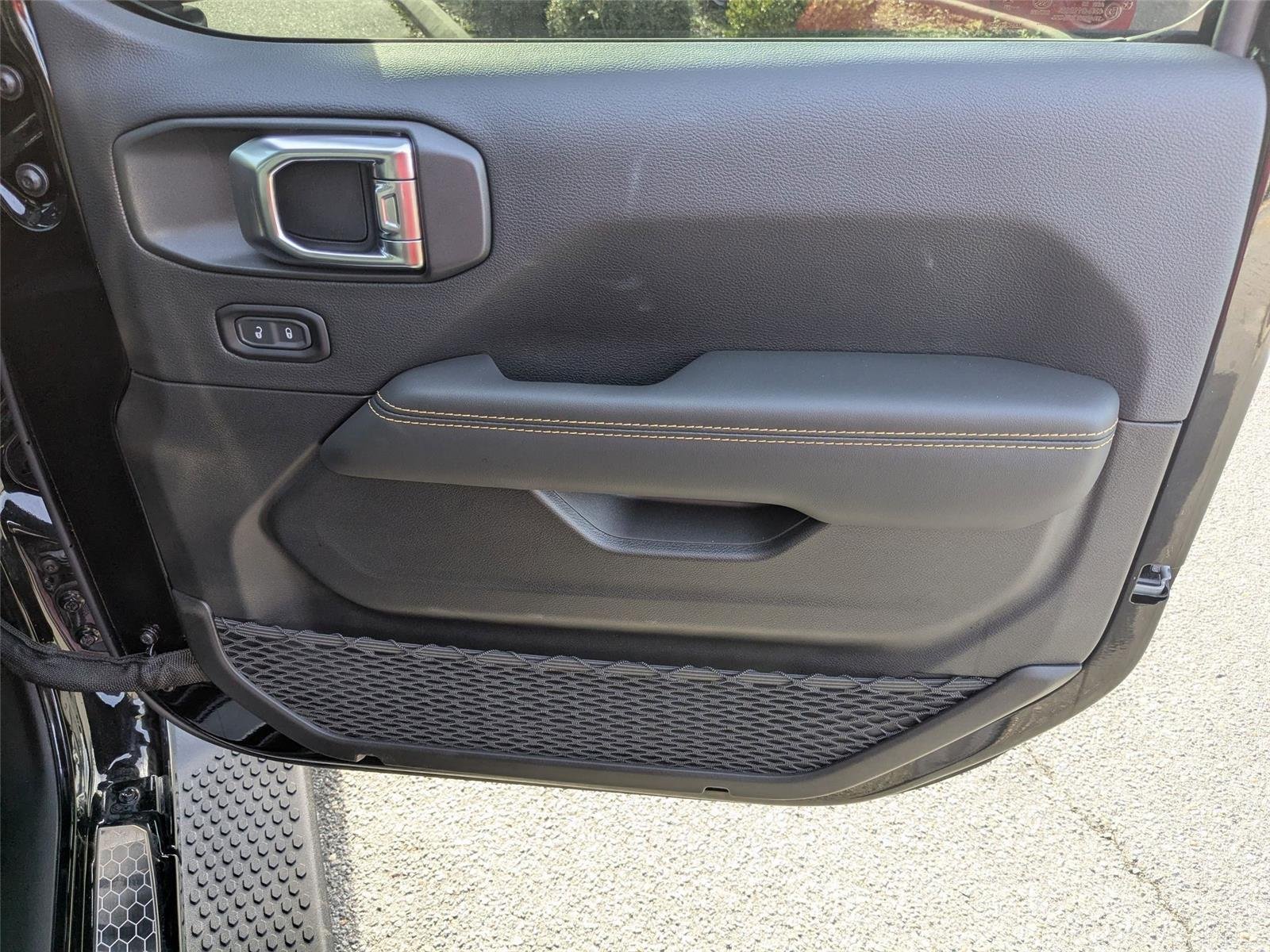 2025 Jeep Wrangler 4-Door Sahara - Photo 28