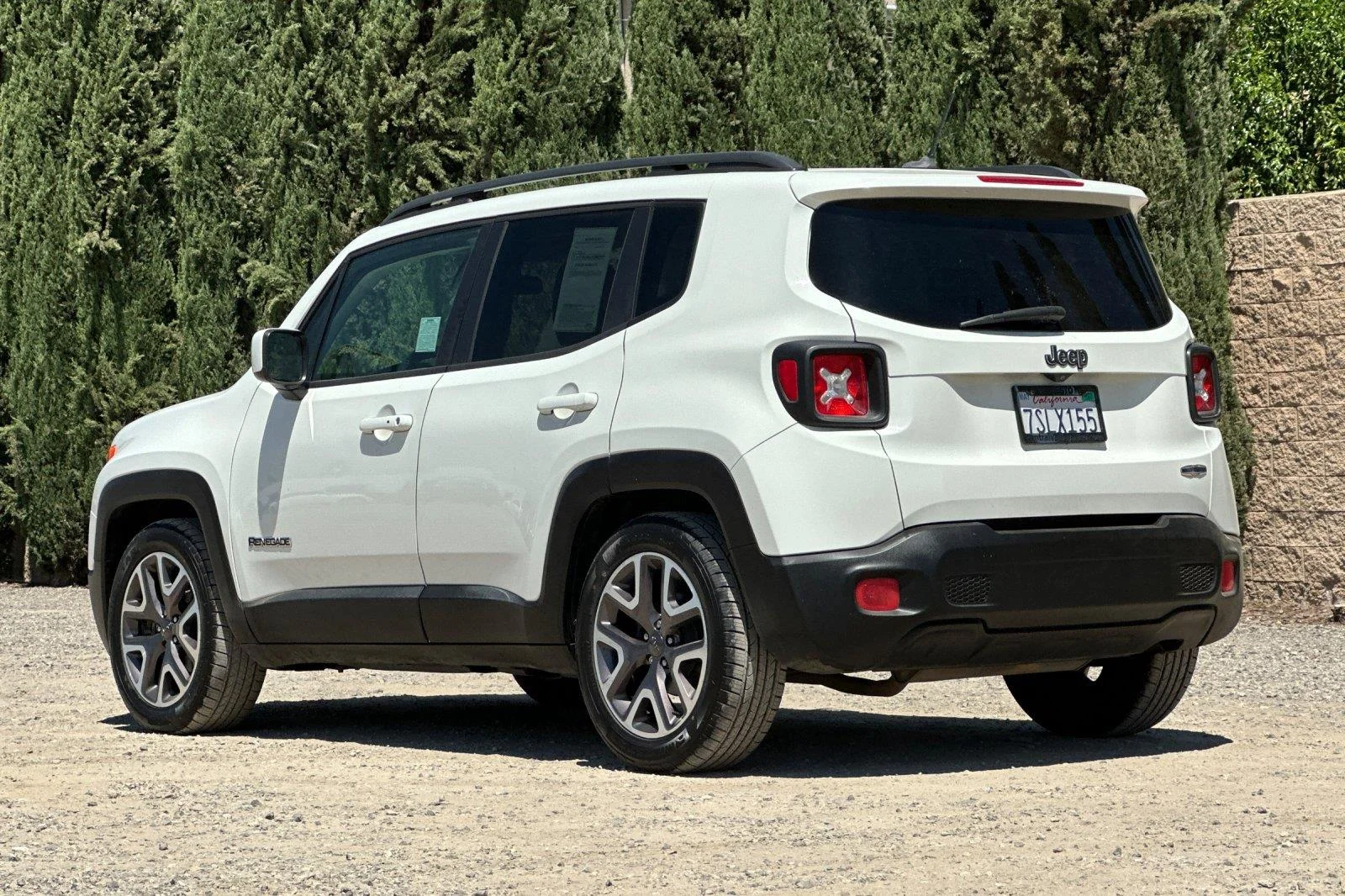 Used 2016 Alpine White Jeep Latitude image 6
