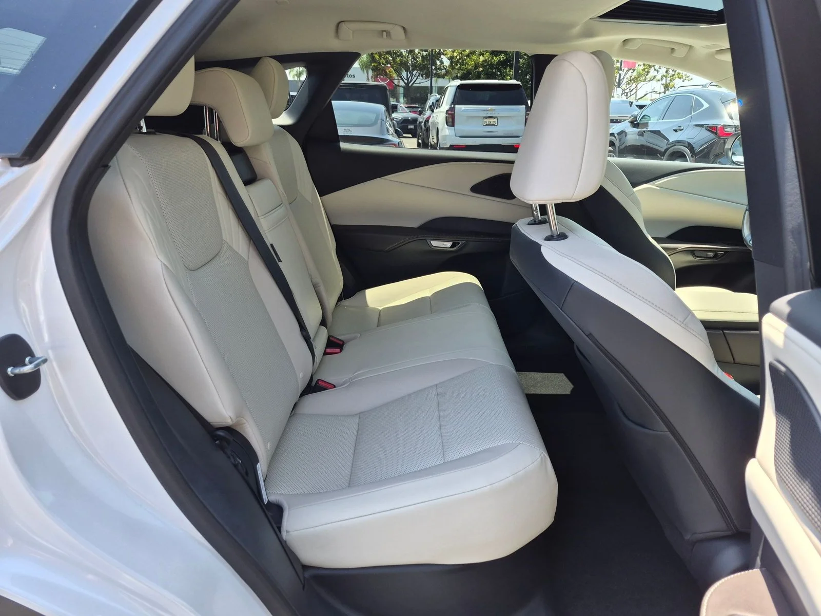 Certified Used 2023 Eminent White Pearl Lexus RX 350 Premium image 21