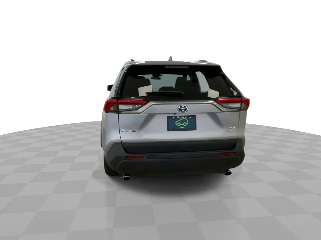 Used 2022 Silver Sky Metallic Toyota XLE image 8