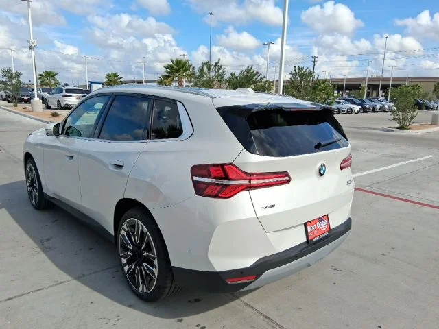 New 2026 Mineral White Metallic BMW 30 xDrive image 4