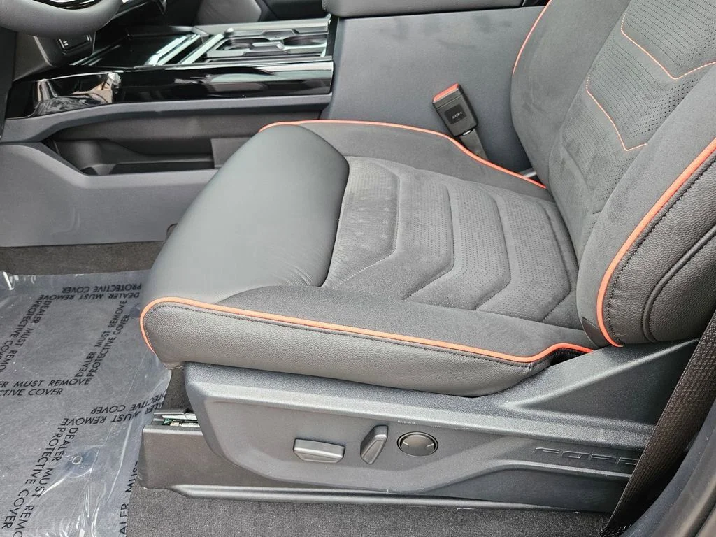 New 2026 Agate Black Metallic Ford F-250® Lariat® image 15
