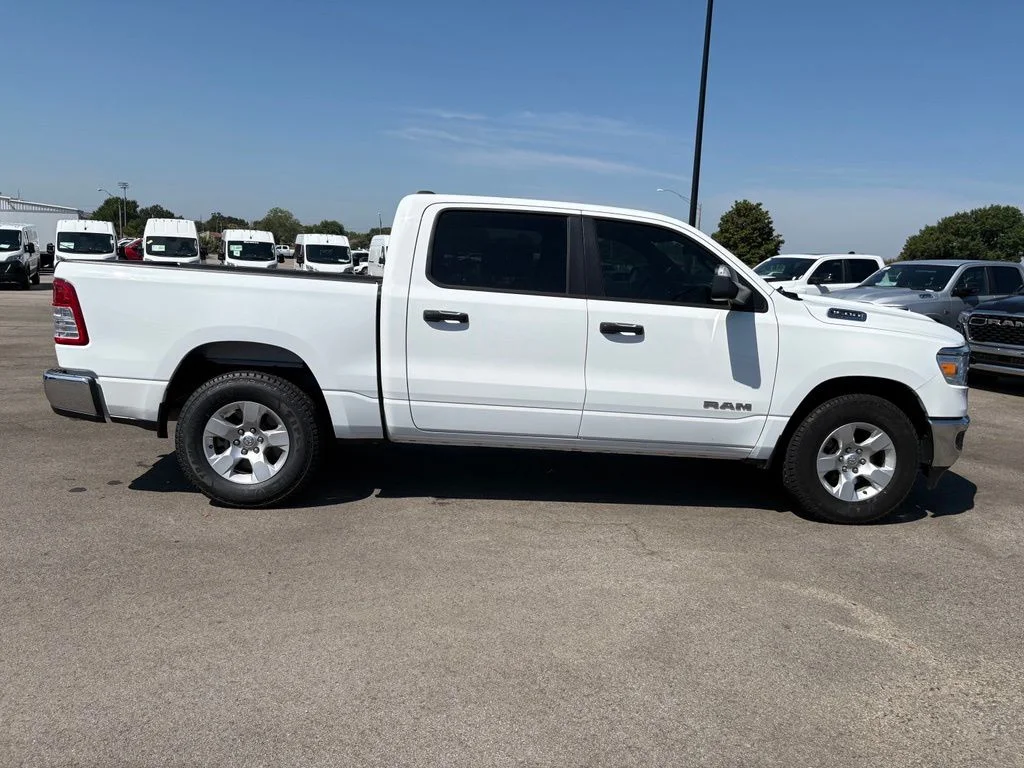 Used 2024 White Ram Big Horn/Lone Star image 9