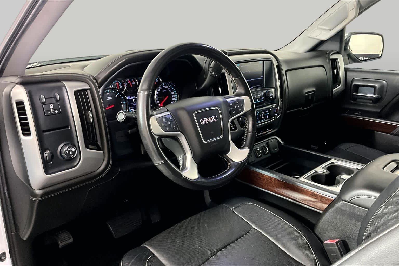 Used 2017 White Frost Tricoat GMC SLT image 17