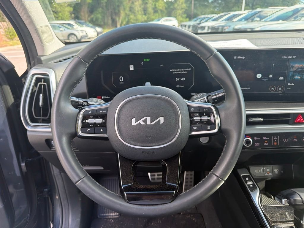 Certified Used 2025 Gravity Grey Kia SX image 12