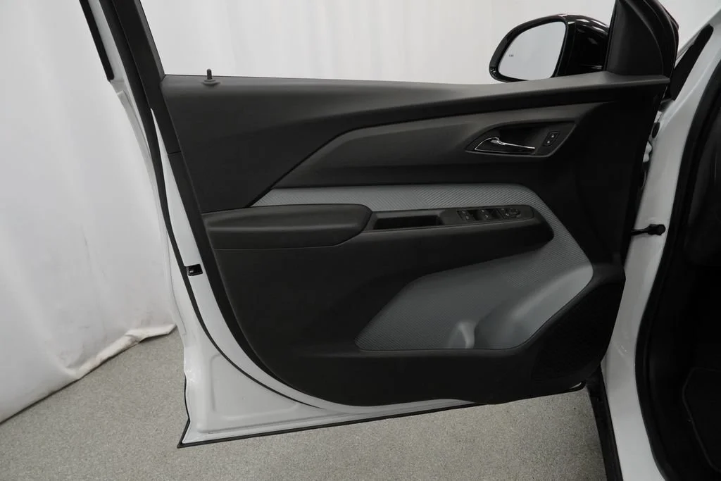 New 2027 Summit White Chevrolet LT image 21