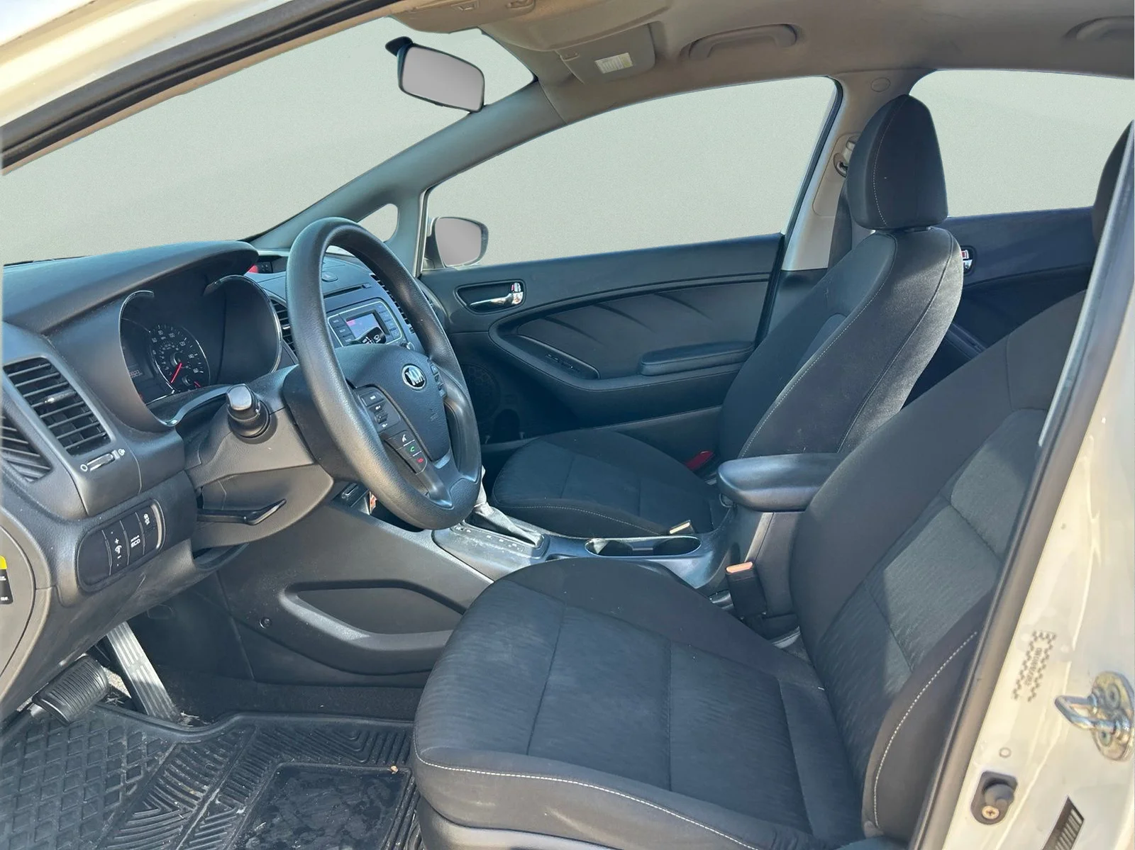 Used 2016 Clear White Kia LX image 9