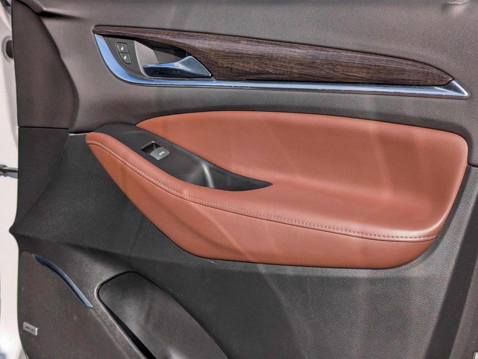 Used 2018 Includes Satin Nickel lower exterior accent color. Buick Avenir image 40