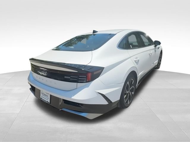 Used 2024 White Hyundai SEL image 8