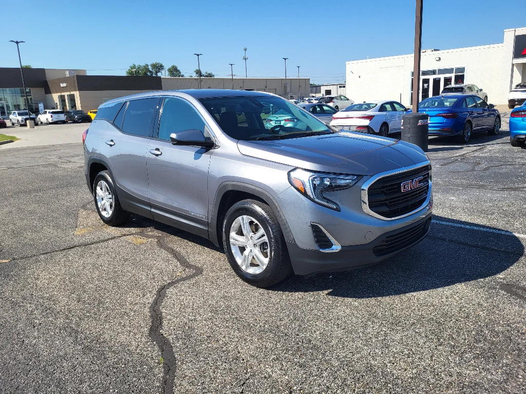 Used 2020 Satin Steel Metallic GMC SLE image 4