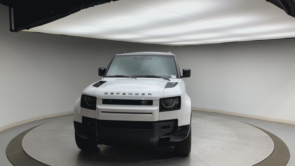 New 2026 Fuji White Land Rover X-Dynamic SE image 7