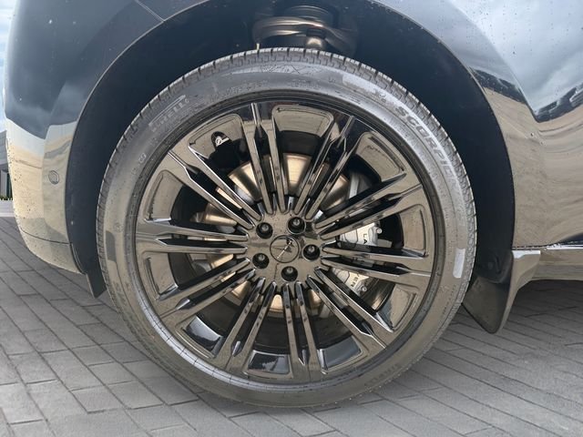 New 2026 Santorini Black Land Rover SE image 9