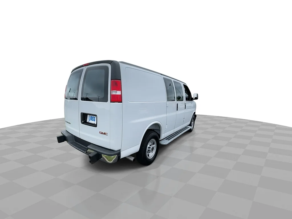 Used 2025 Summit White GMC 2500 image 9