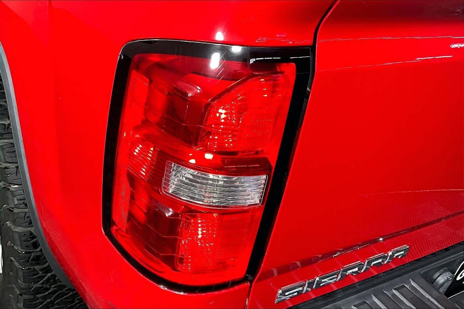 Used 2018 Cardinal Red GMC SLE image 27