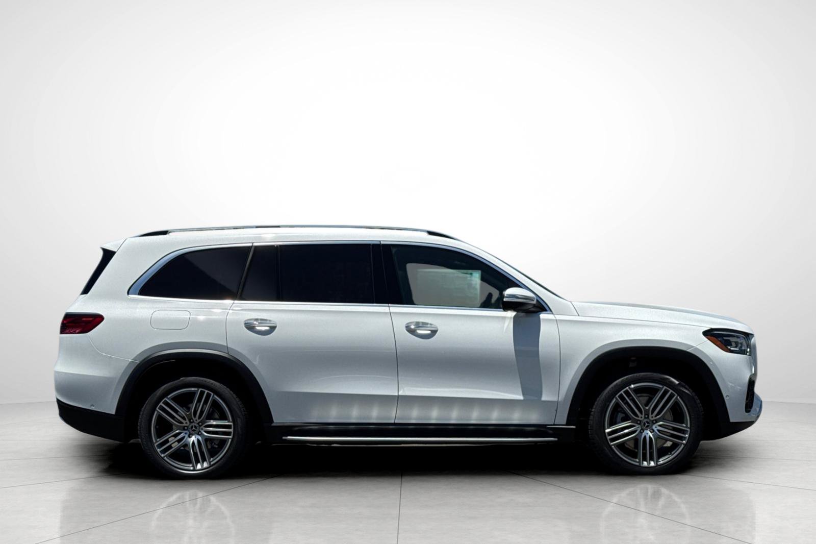 New 2026 Polar White Mercedes-Benz GLS 450 image 32