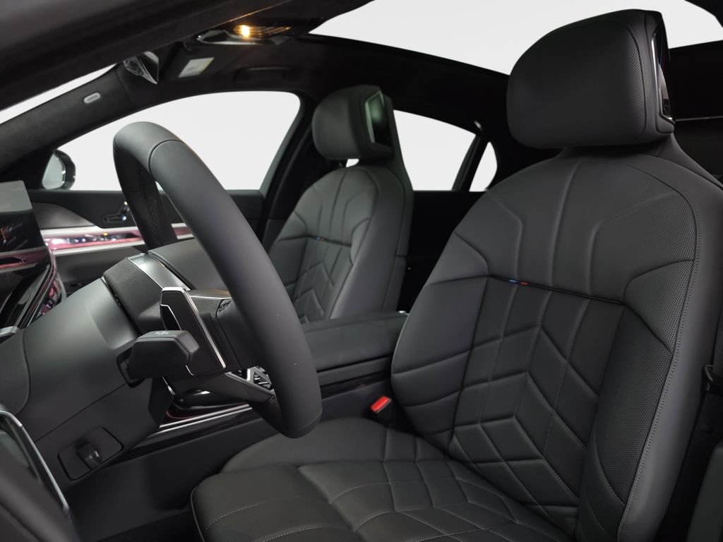 2026 BMW 7 Series 750e - Photo 15