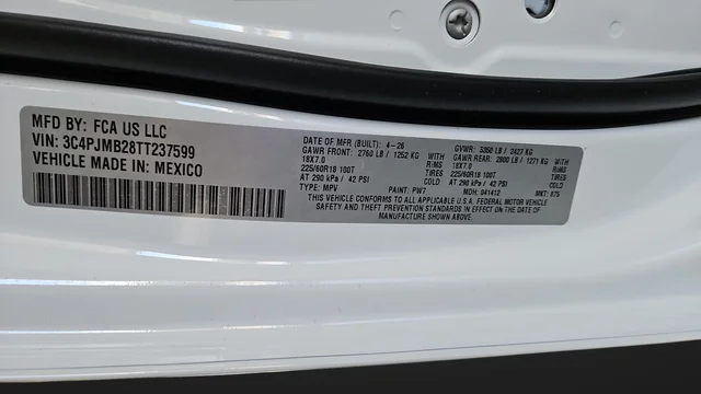 New 2026 Bright White Clear-Coat Exterior Paint Jeep Limited image 29