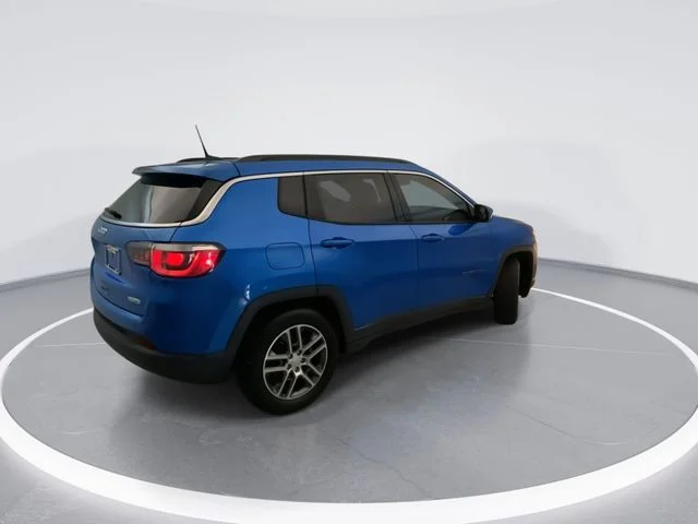 Used 2019 Blue Jeep Latitude image 6