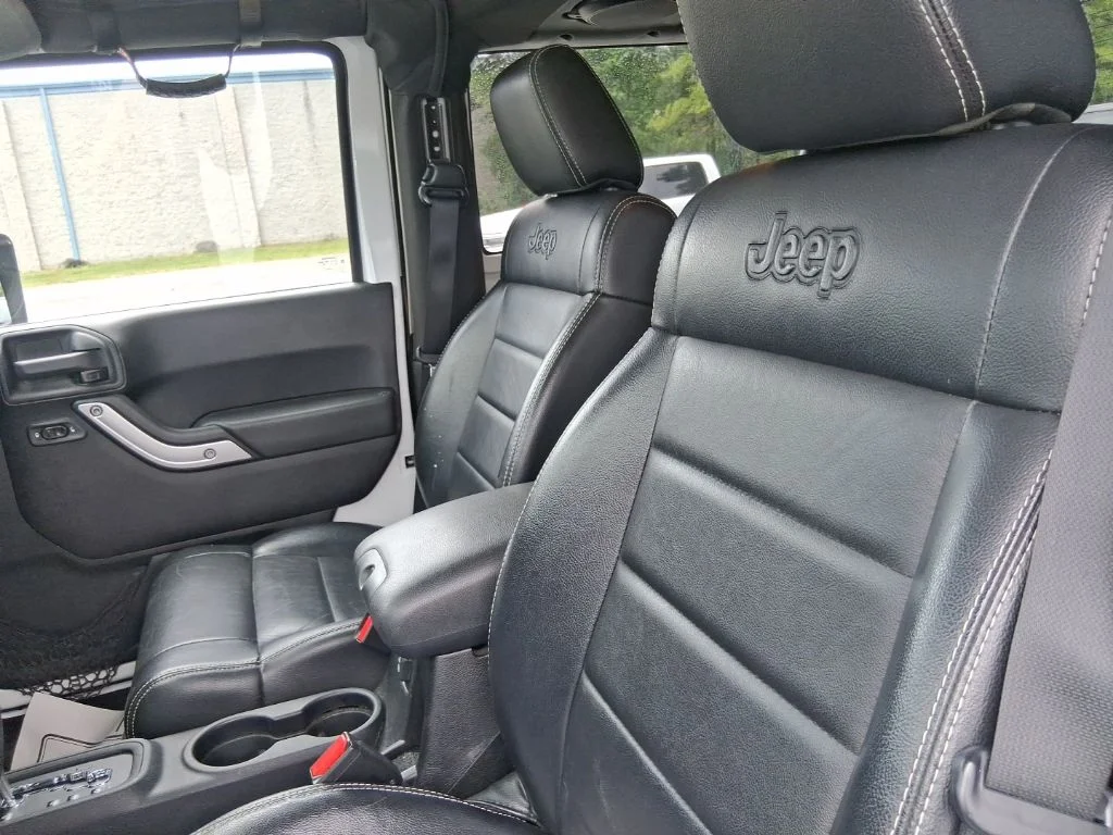 Used 2012 White Jeep Sahara image 8