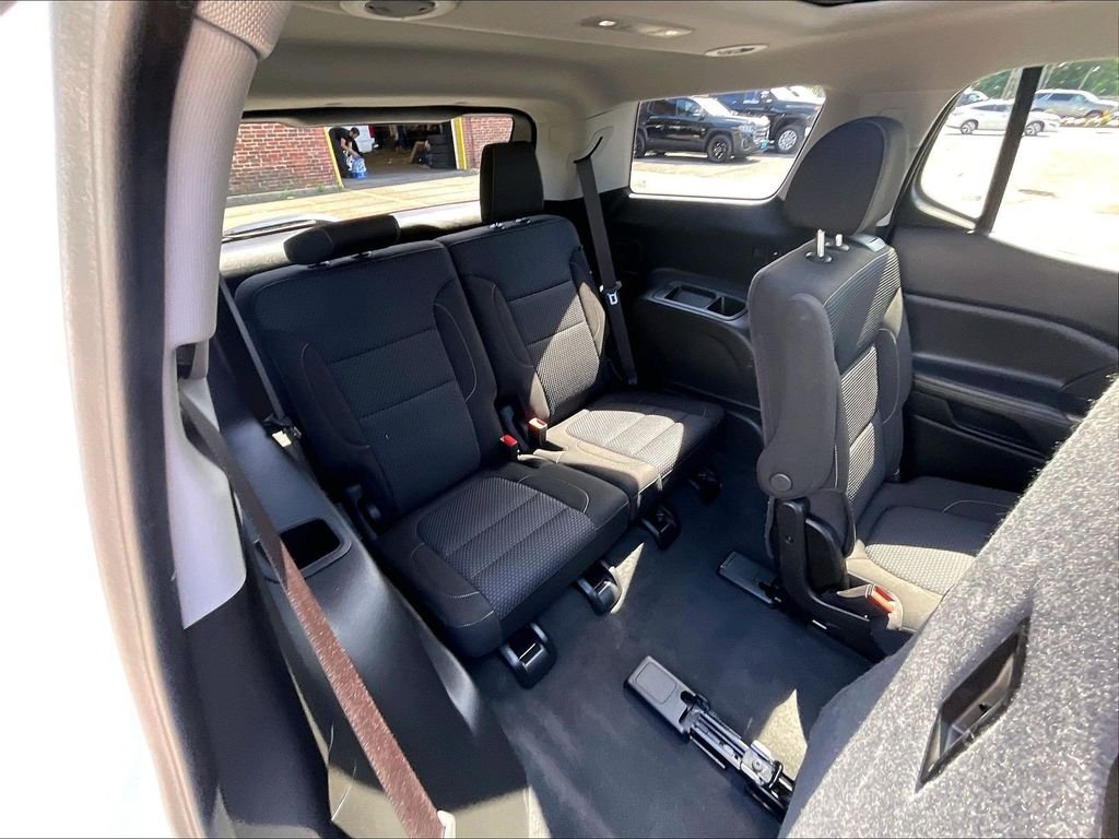 Used 2023 White GMC SLE image 17