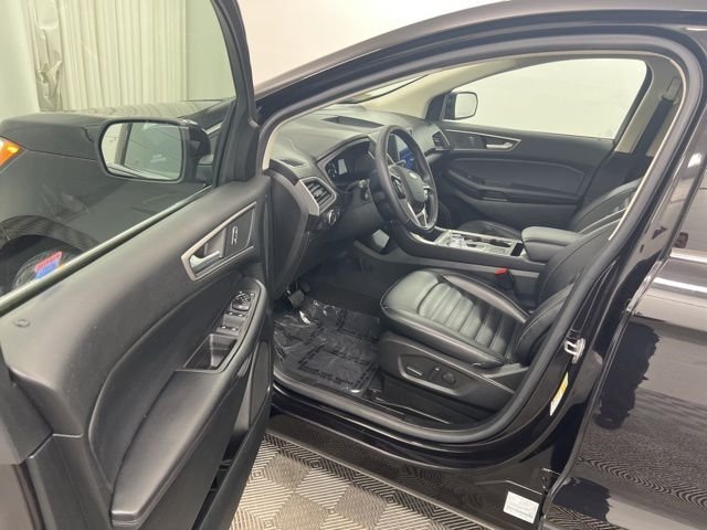 Used 2022 Agate Black Metallic Ford SEL image 12