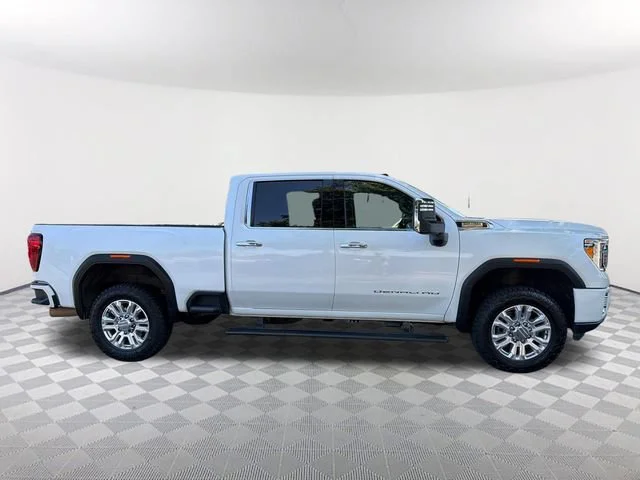 Used 2021 WHITE FROST TRICOAT GMC Denali image 4