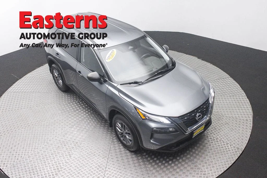 Used 2023 Gray Nissan S image 3