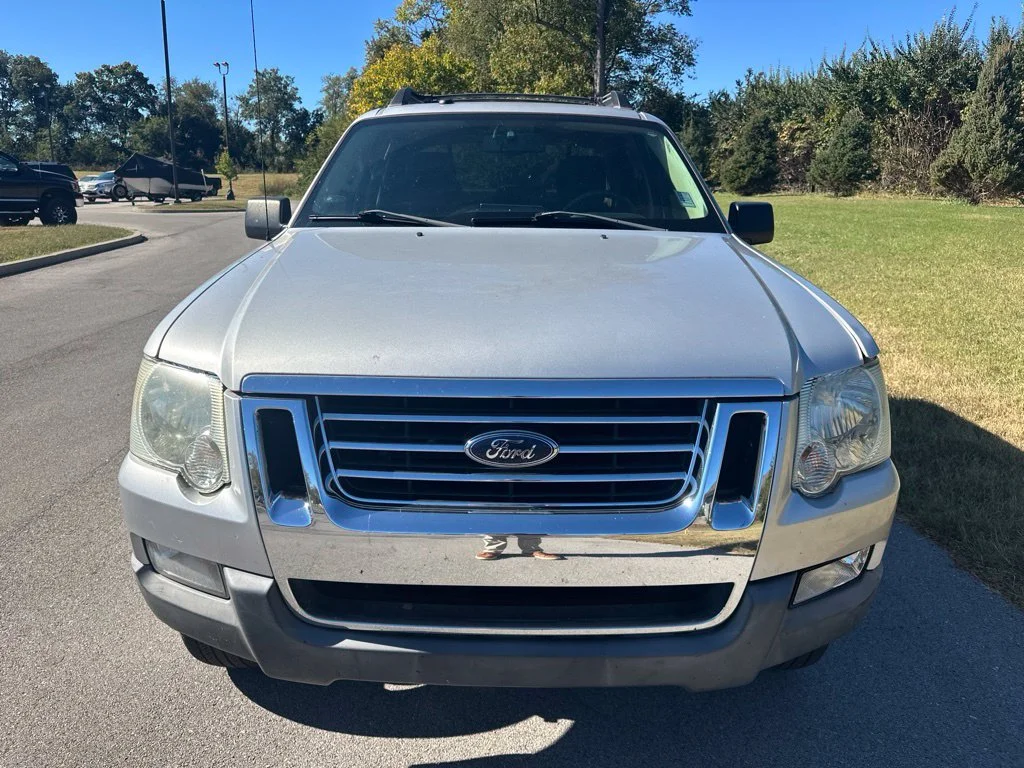 Used 2010 Silver Ford XLT image 2