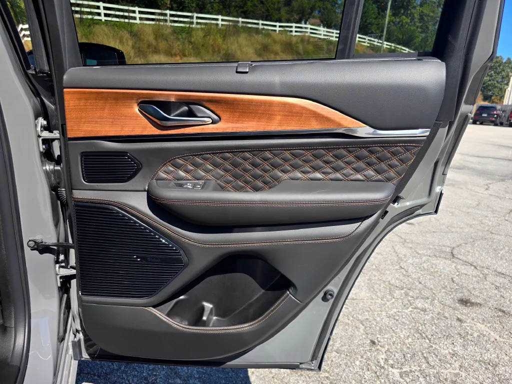 New 2027 Gray Jeep Summit image 38