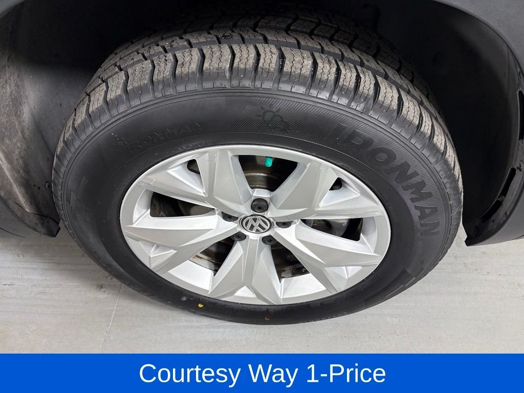Used 2019 Black Volkswagen 3.6L V6 SE image 12