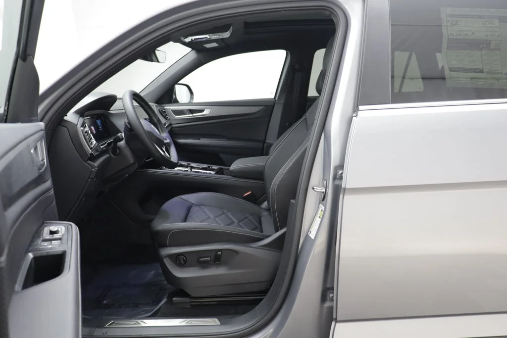 New 2026 Silver Mist Volkswagen SE w/Technology image 6