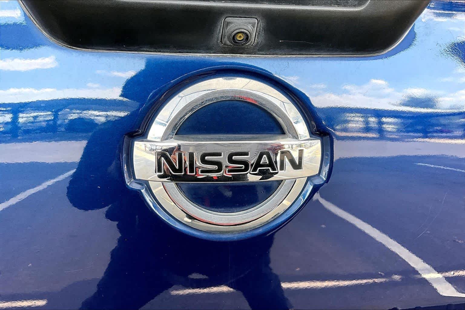 Used 2017 Deep Blue Pearl Nissan SL image 31