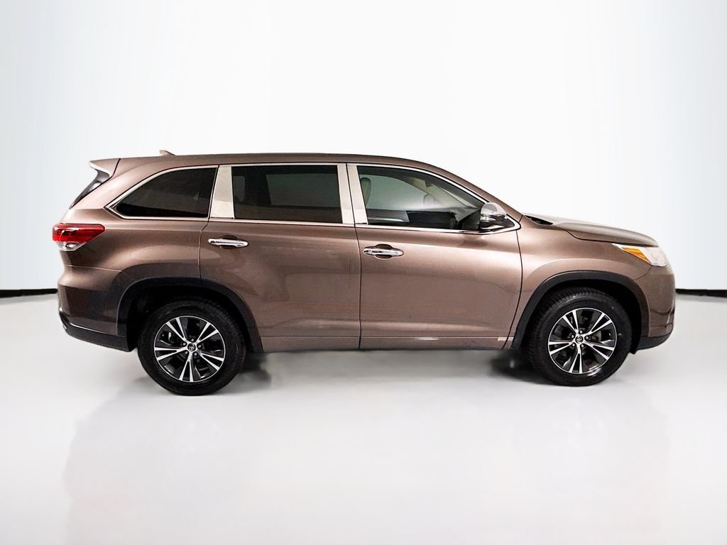 Used 2018 Walnut Toyota LE Plus image 4