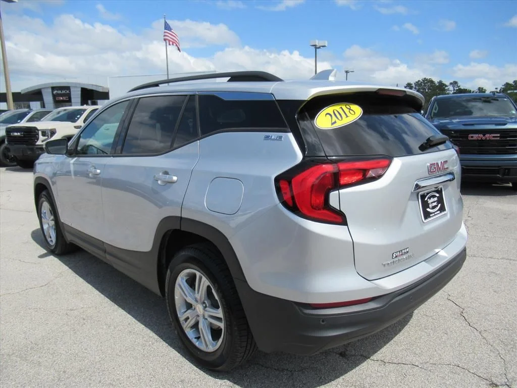 Used 2018 Silver GMC SLE image 5