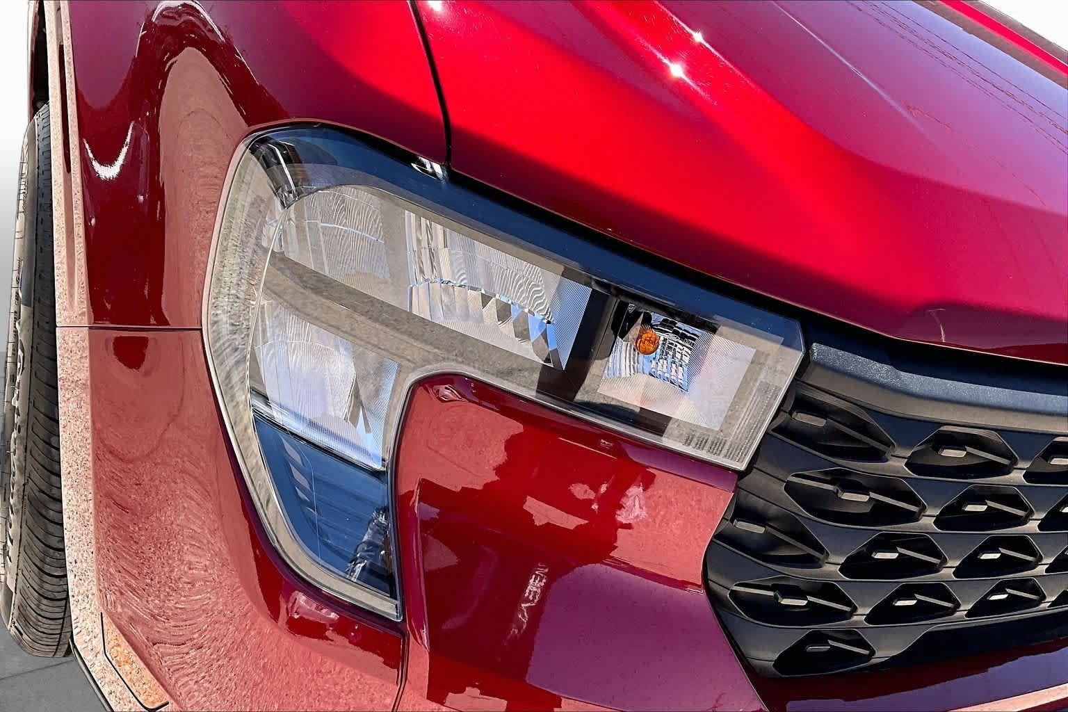 Used 2025 Ruby Red Metallic Tinted Clearcoat Ford XLT image 25