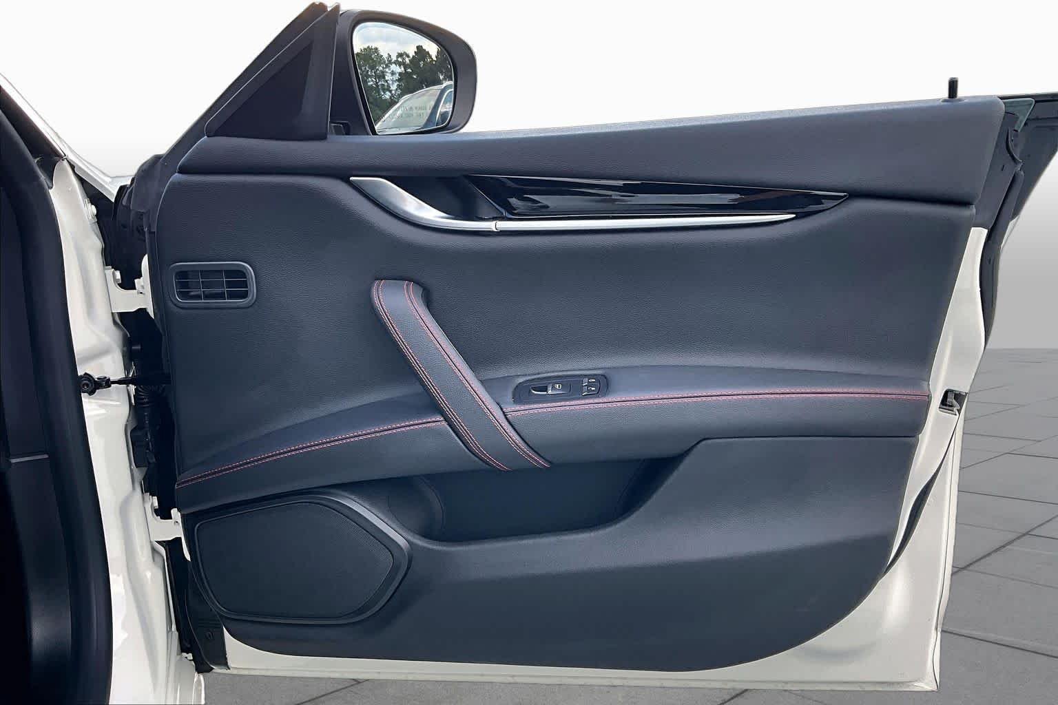 Used 2022 Bianco Maserati Modena image 22