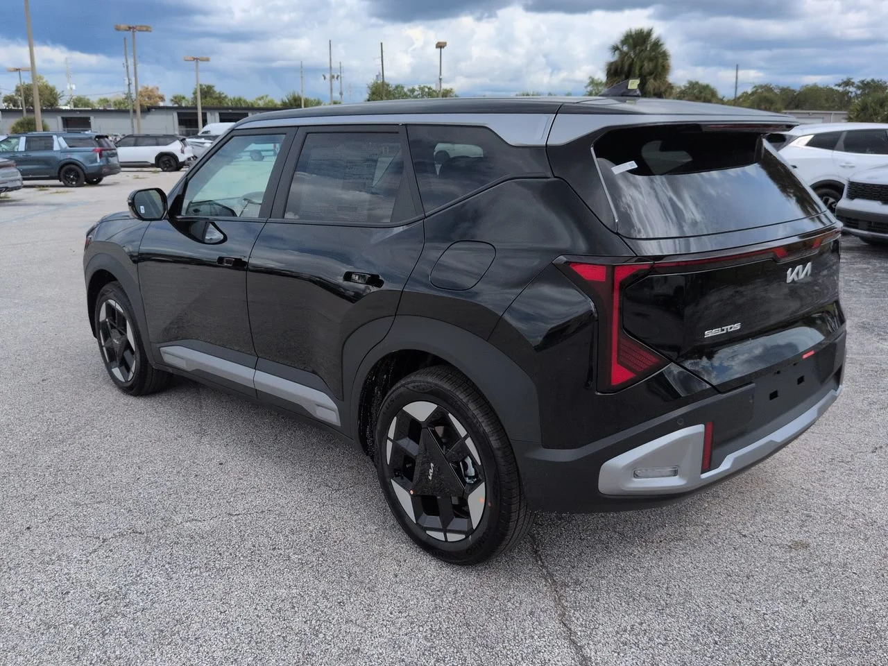 New 2027 Aurora Black Pearl Kia EX image 6