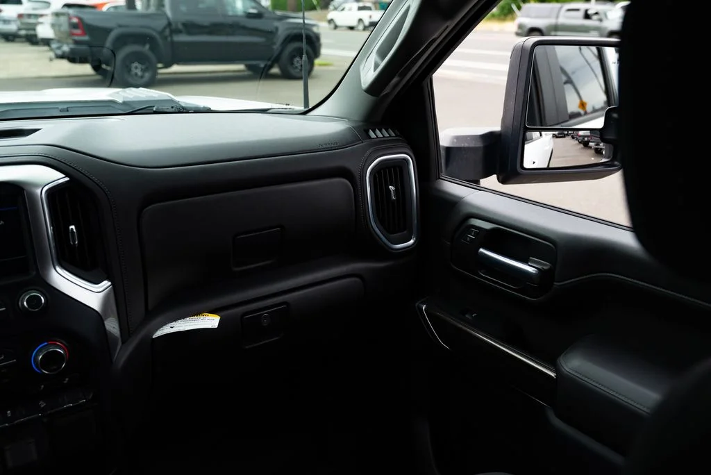 Used 2021 White Chevrolet LT image 10