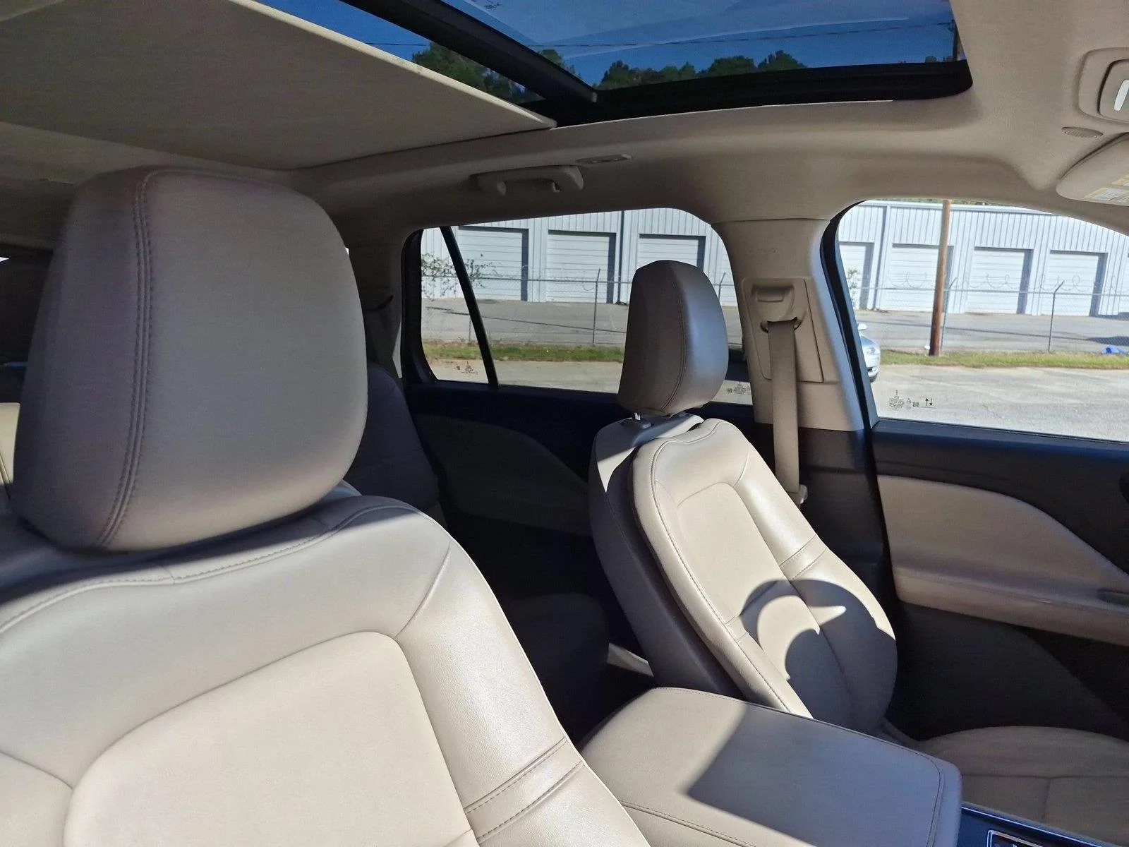 Used 2023 Silver Radiance Metallic Clearcoat Lincoln Standard image 37